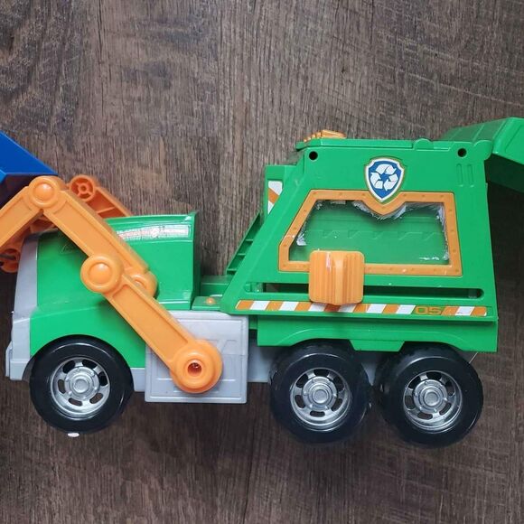 Paw Patrol garbage truck - Picture 1 of 6
